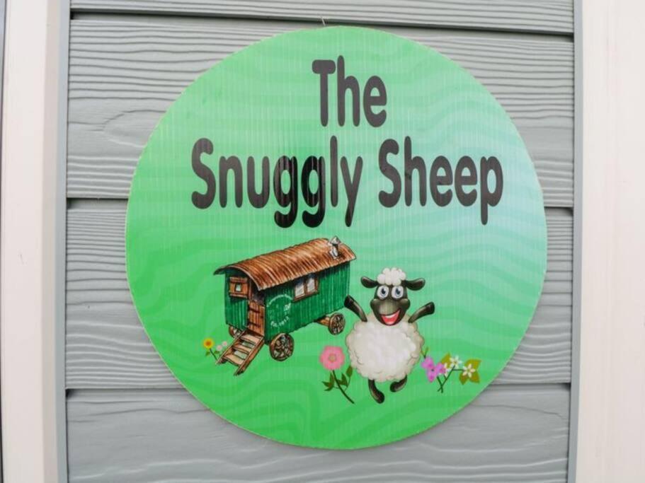 The Snuggly Sheep Farm Shepherd Hut Apartment